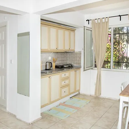 1 Bedroom Central House In Appartamento