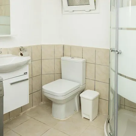1 Bedroom Central House In