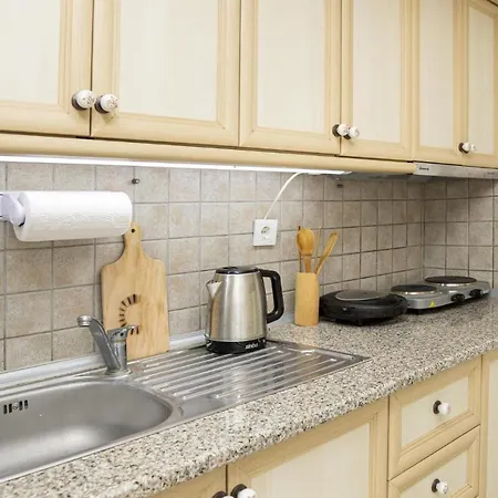 1 Bedroom Central House In *